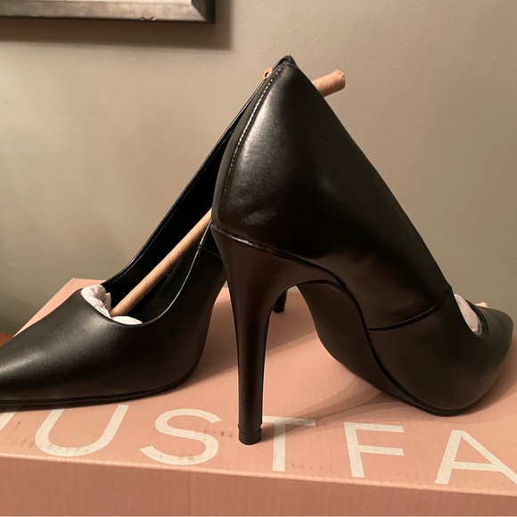 Women’s black stiletto heels. NIB never worn. - Picture 5 of 8